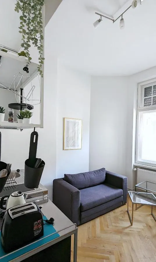 Central, Cozy, Designed 1-Br Apt At Akazienkiez Berlim Apartamento