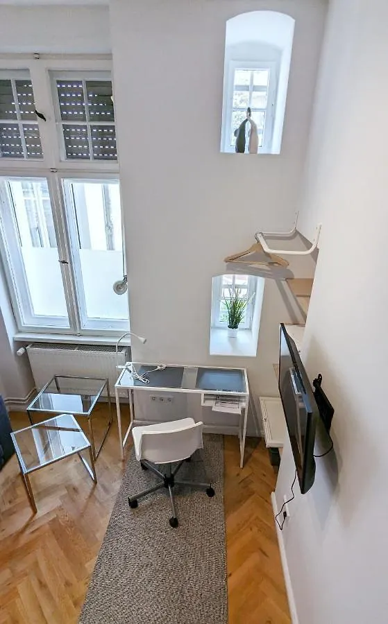 Central, Cozy, Designed 1-Br Apt At Akazienkiez Berlin